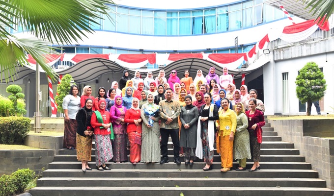 Jelang HUT RI Ke-79 Tahun, DWP Sekretariat DPRD Medan Gelar Lomba Fashion Show