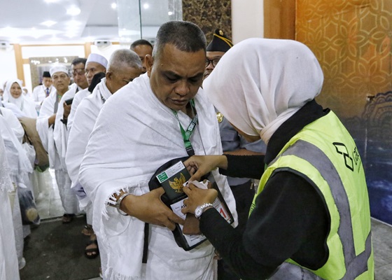 Lepas 239 Jemaah Calon Haji Asal Medan, Rico Waas Jaga Kesehatan dan Fokus untuk Menjalankan Ibadah