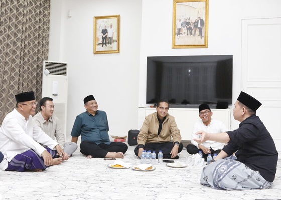 Rico Waas Menghadiri Tahlilan dan Menyampaikan Rasa Duka Mendalam atas Wafatnya Kakak Wakil Wali Kota Medan